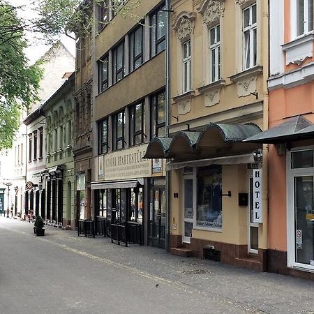 Kucko Panzio Gyor Apartment Exterior photo