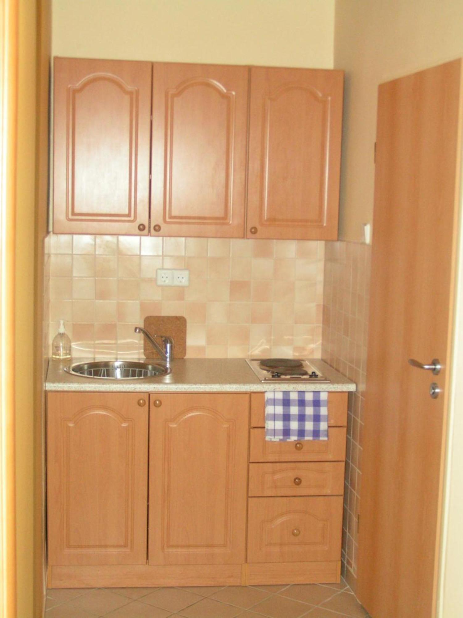 Kucko Panzio Gyor Apartment Exterior photo
